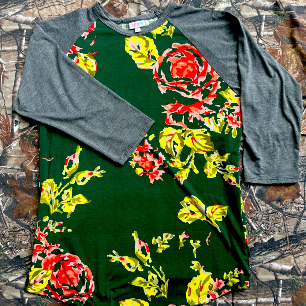 Quarter sleeve top